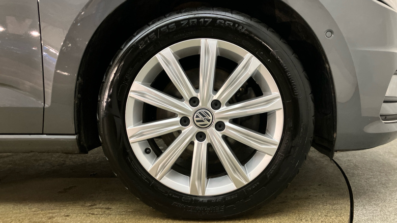 Volkswagen Touran 1.5 TSI EVO SEL 5dr DSG Petrol Estate